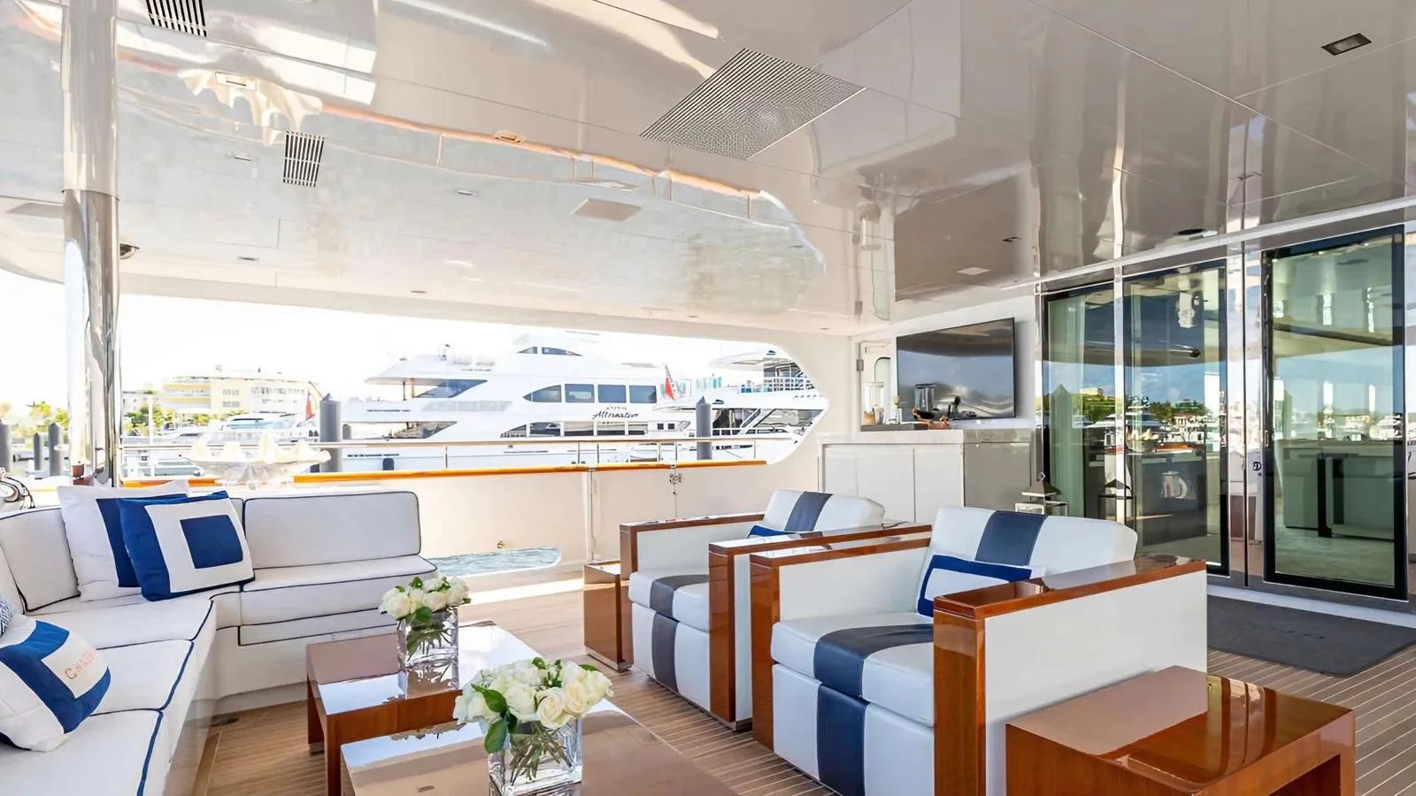 CHASSEUR yacht detail photo