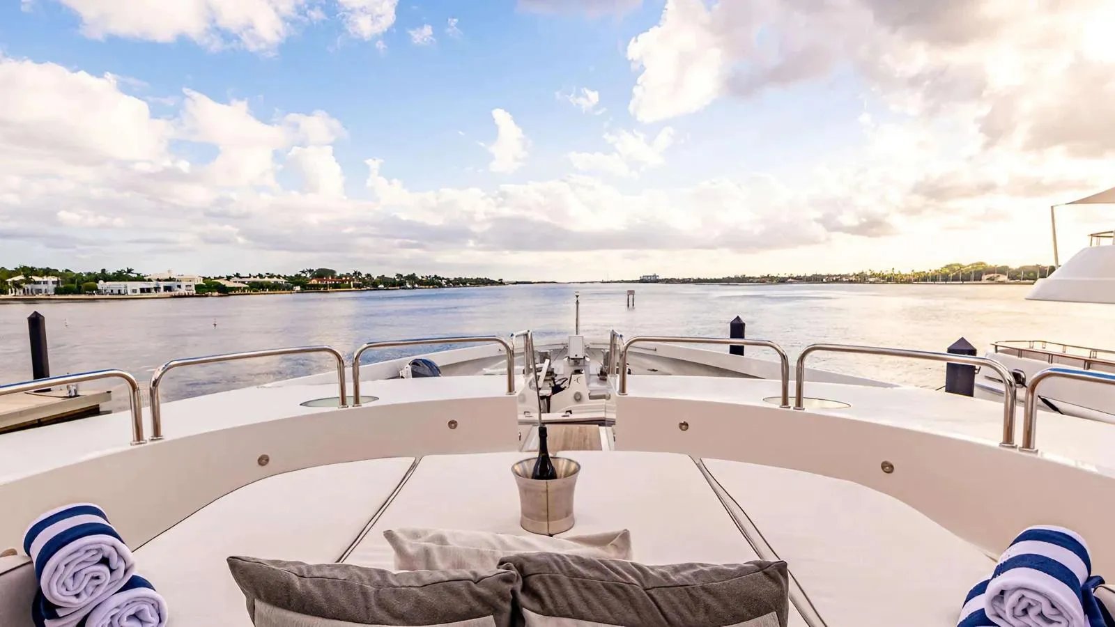 CHASSEUR yacht detail photo