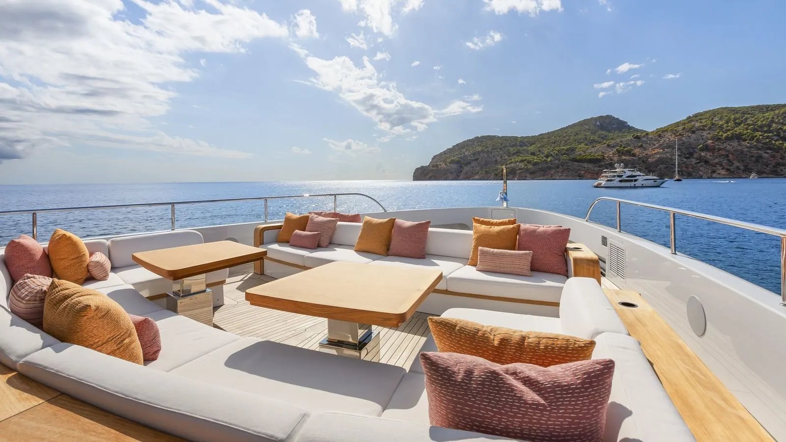 LIV LOVE yacht detail photo