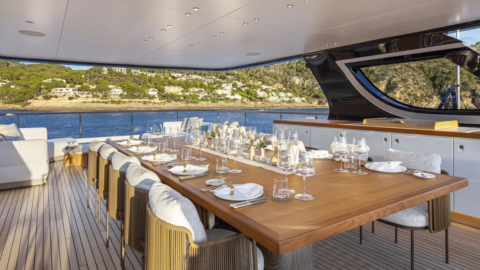 LIV LOVE yacht detail photo