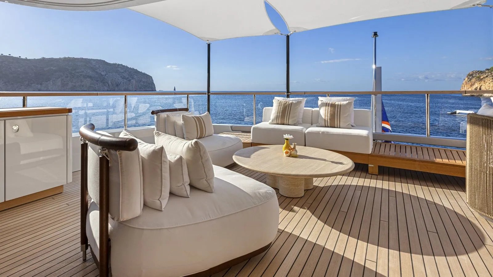 LIV LOVE yacht detail photo