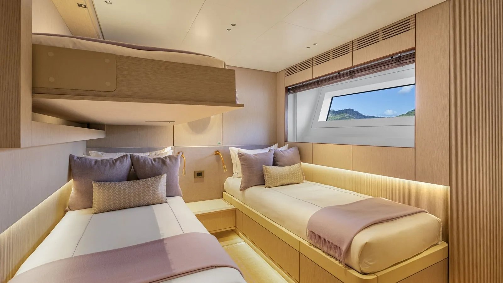 LIV LOVE yacht detail photo
