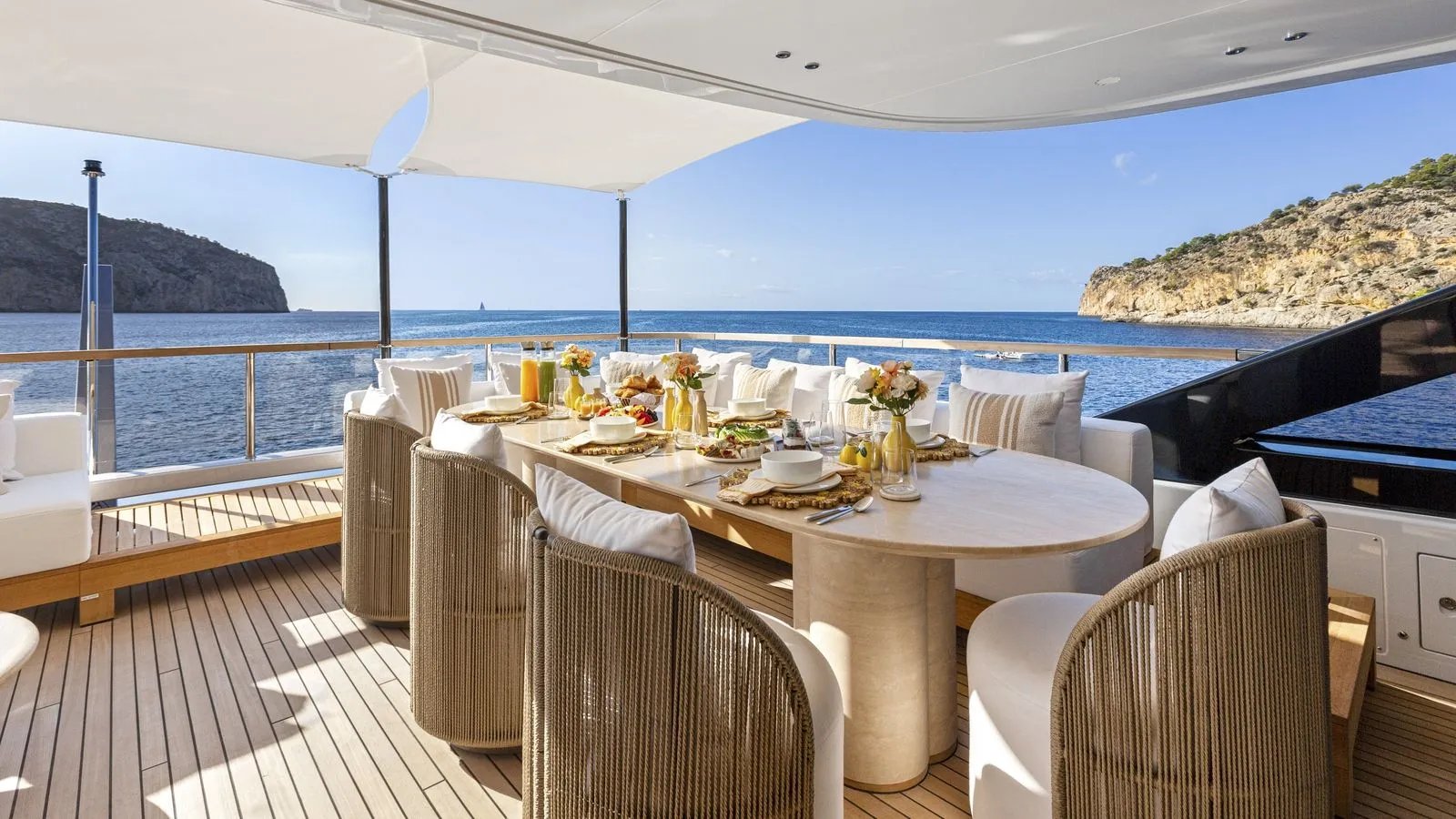 LIV LOVE yacht detail photo