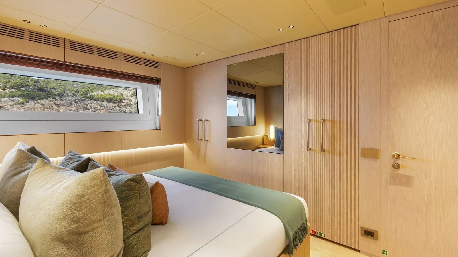 LIV LOVE yacht detail photo