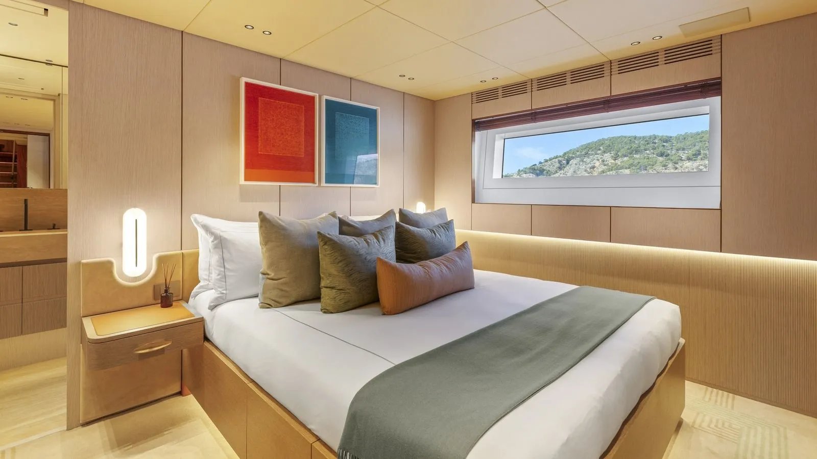 LIV LOVE yacht detail photo