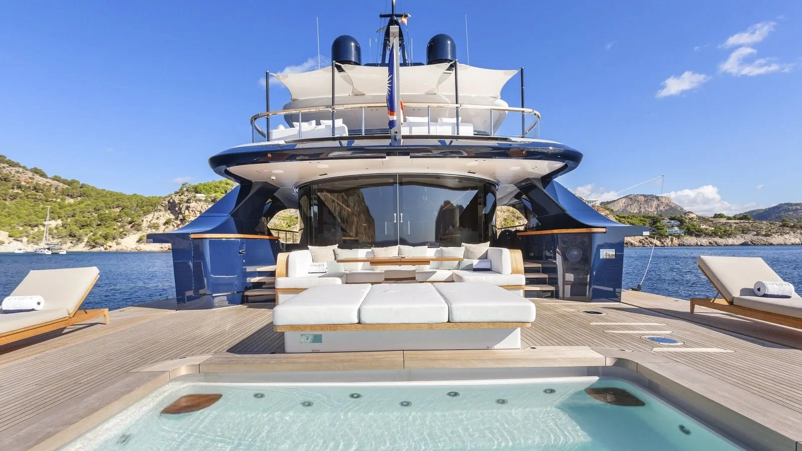 LIV LOVE yacht detail photo