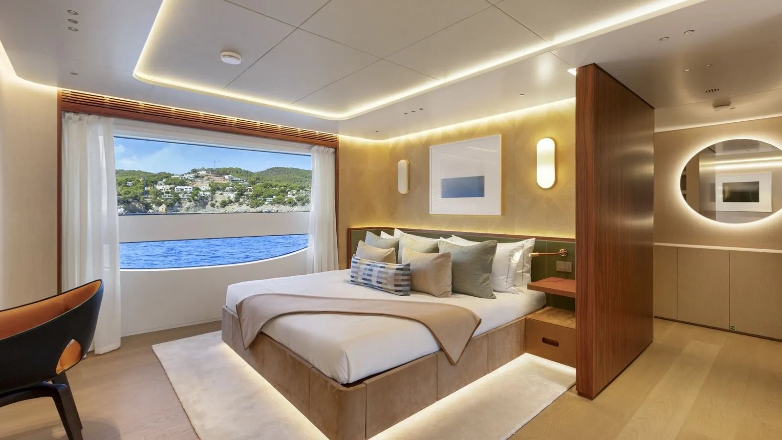 LIV LOVE yacht detail photo