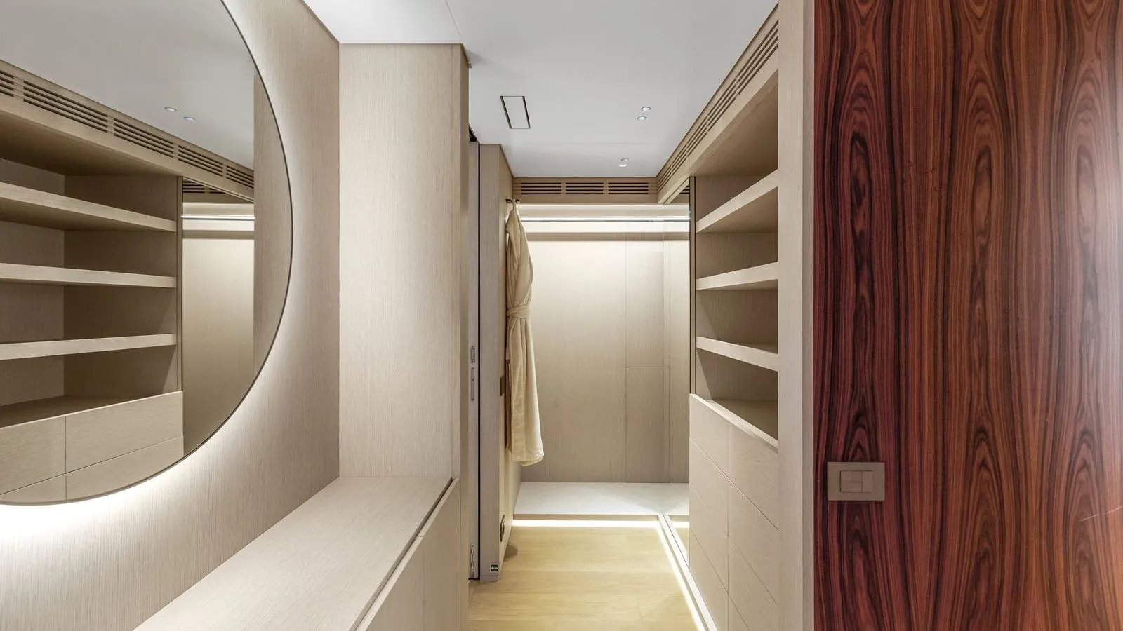 LIV LOVE yacht detail photo