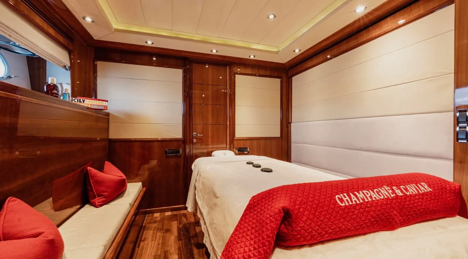 CHAMPAGNE AND CAVIAR yacht detail photo