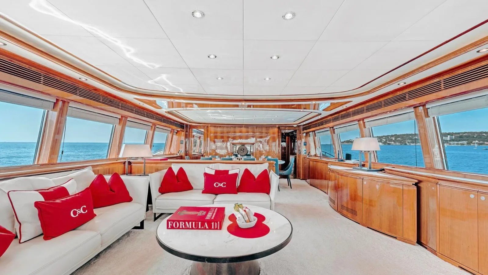CHAMPAGNE AND CAVIAR yacht detail photo