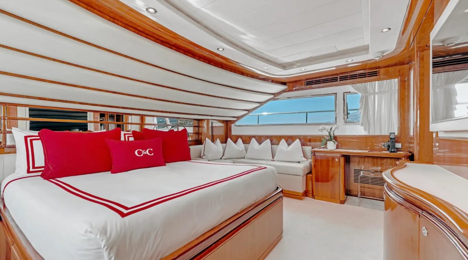 CHAMPAGNE AND CAVIAR yacht detail photo