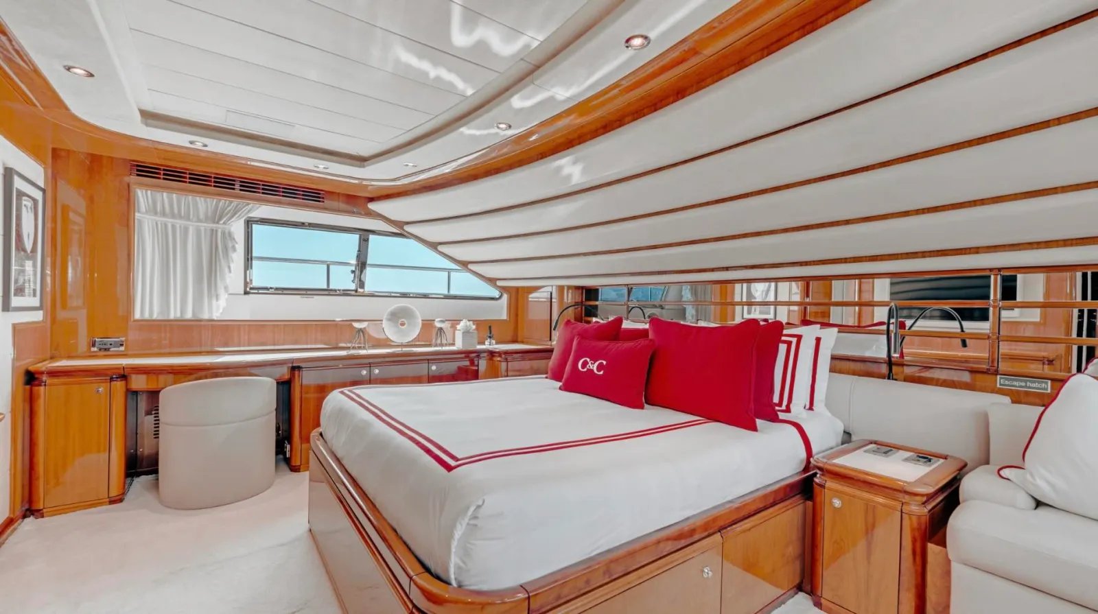 CHAMPAGNE AND CAVIAR yacht detail photo