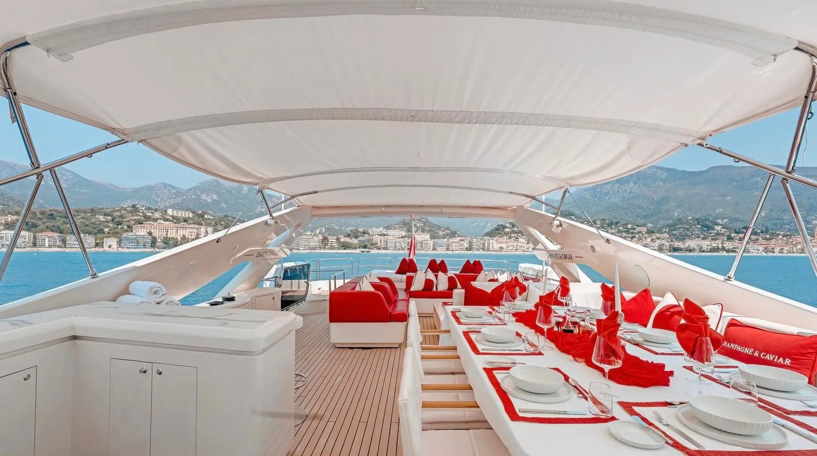 CHAMPAGNE AND CAVIAR yacht detail photo