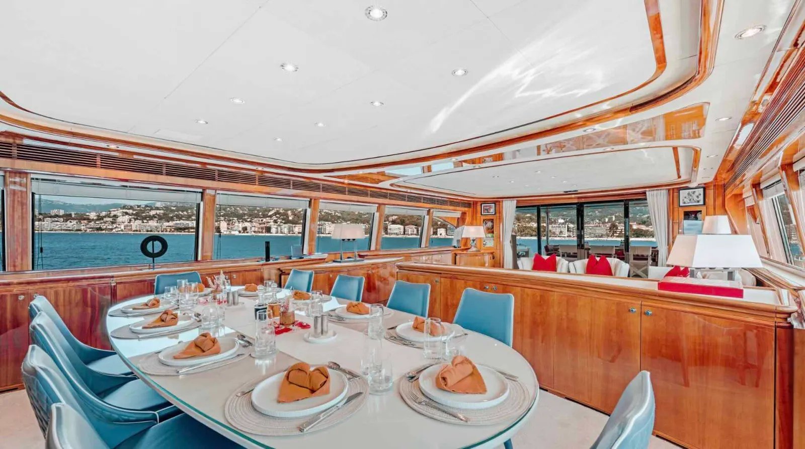 CHAMPAGNE AND CAVIAR yacht detail photo