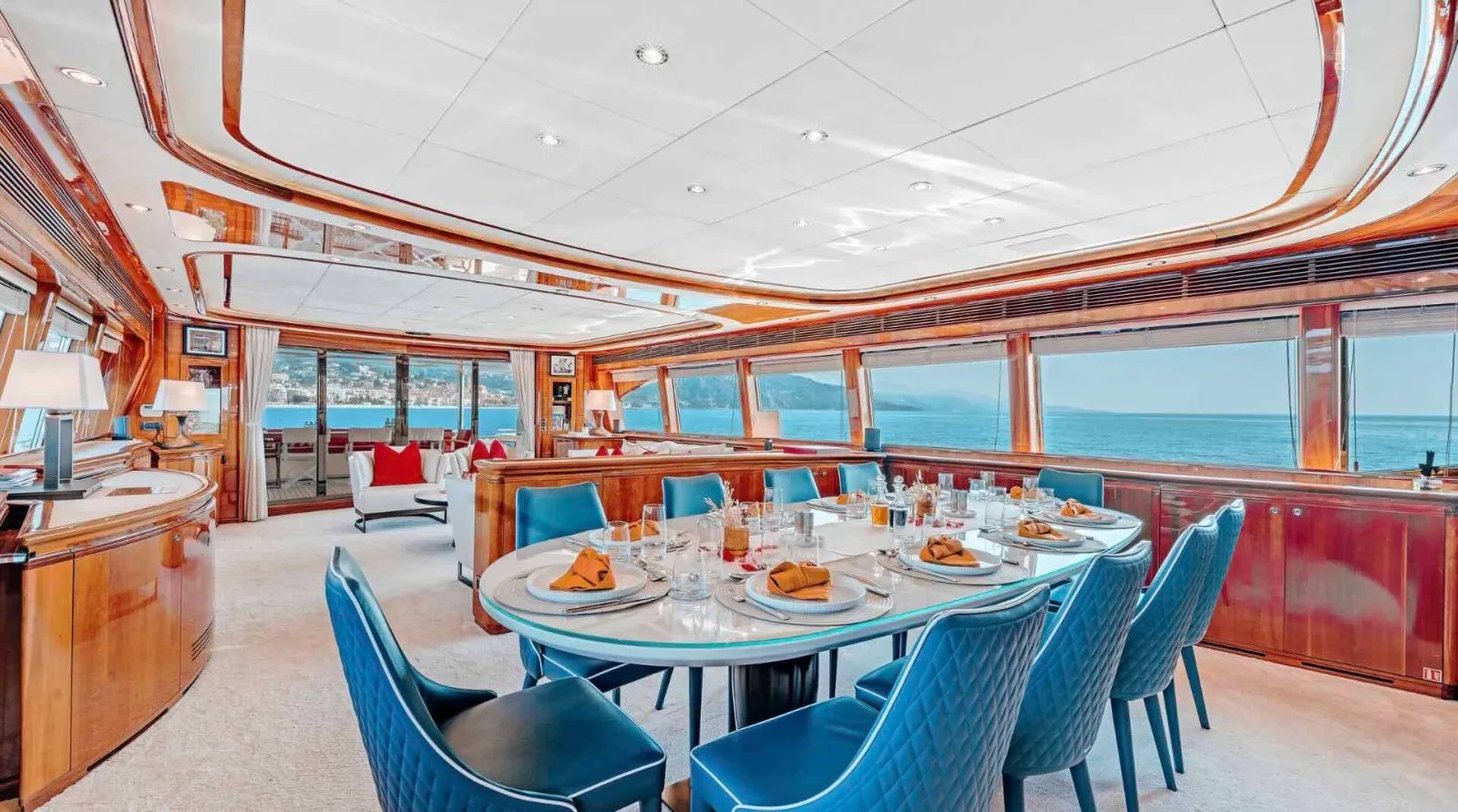 CHAMPAGNE AND CAVIAR yacht detail photo