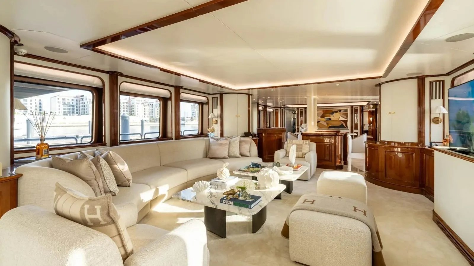 DXB yacht detail photo