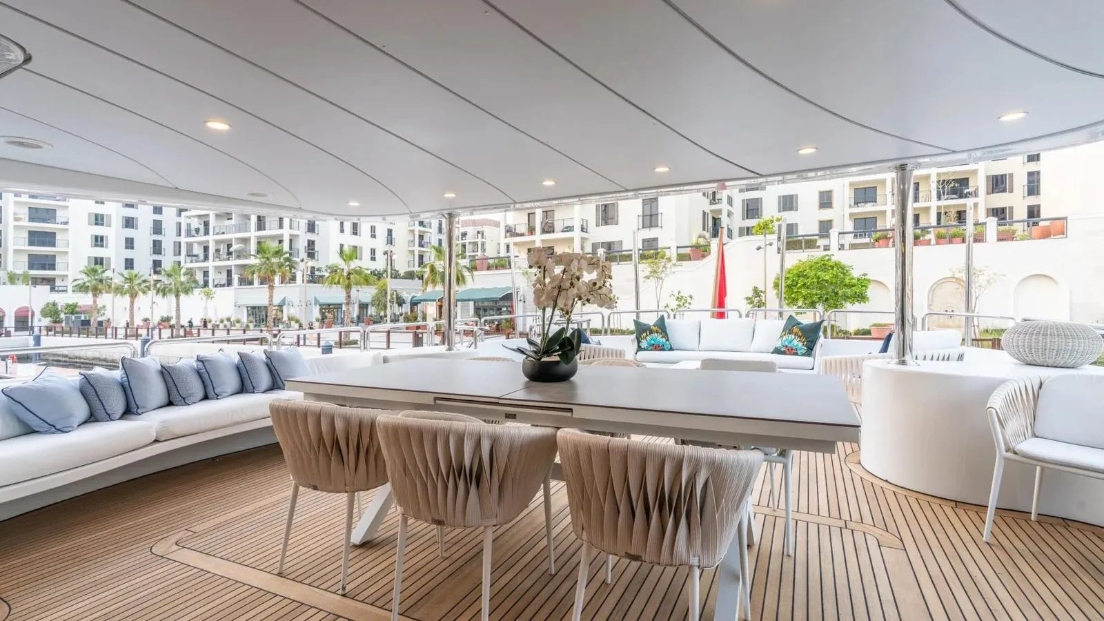 DXB yacht detail photo