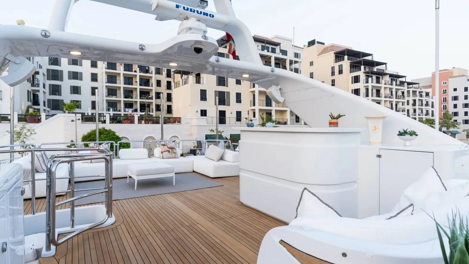 DXB yacht detail photo