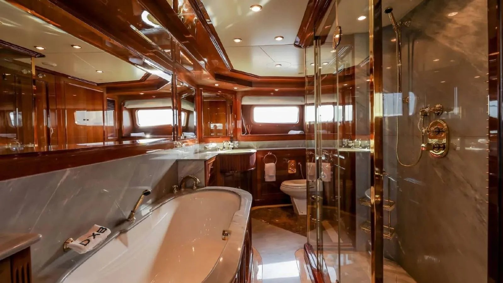 DXB yacht detail photo