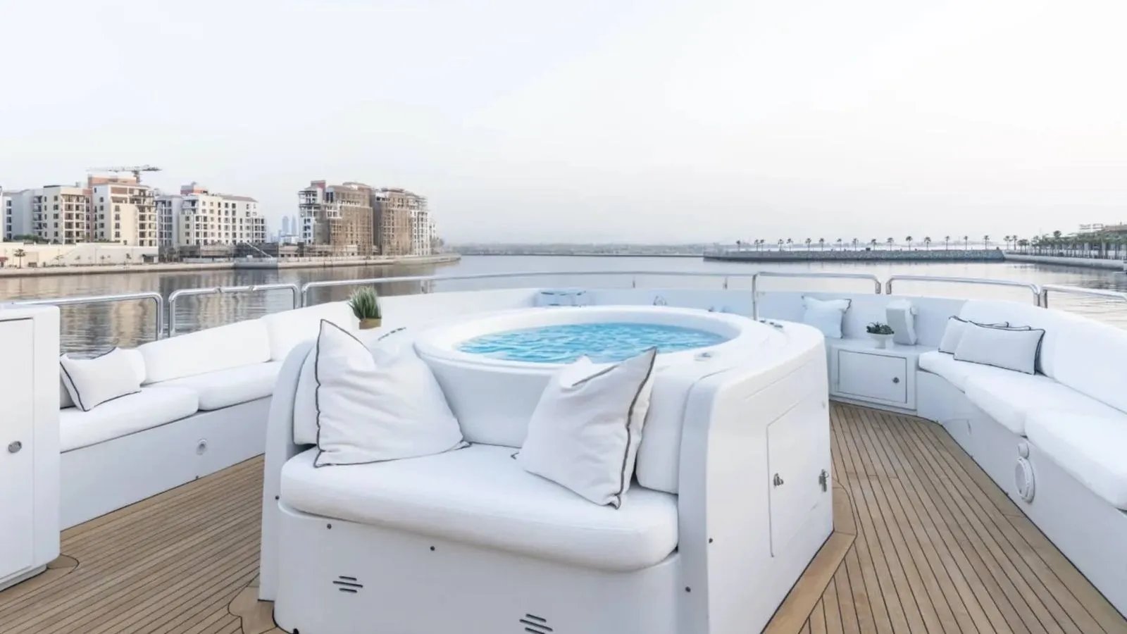 DXB yacht detail photo