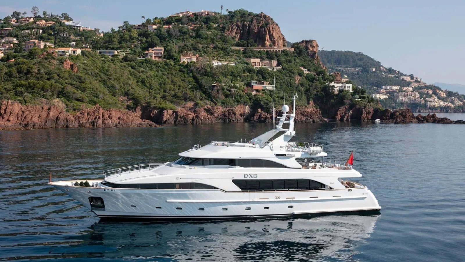 DXB yacht exterior profile