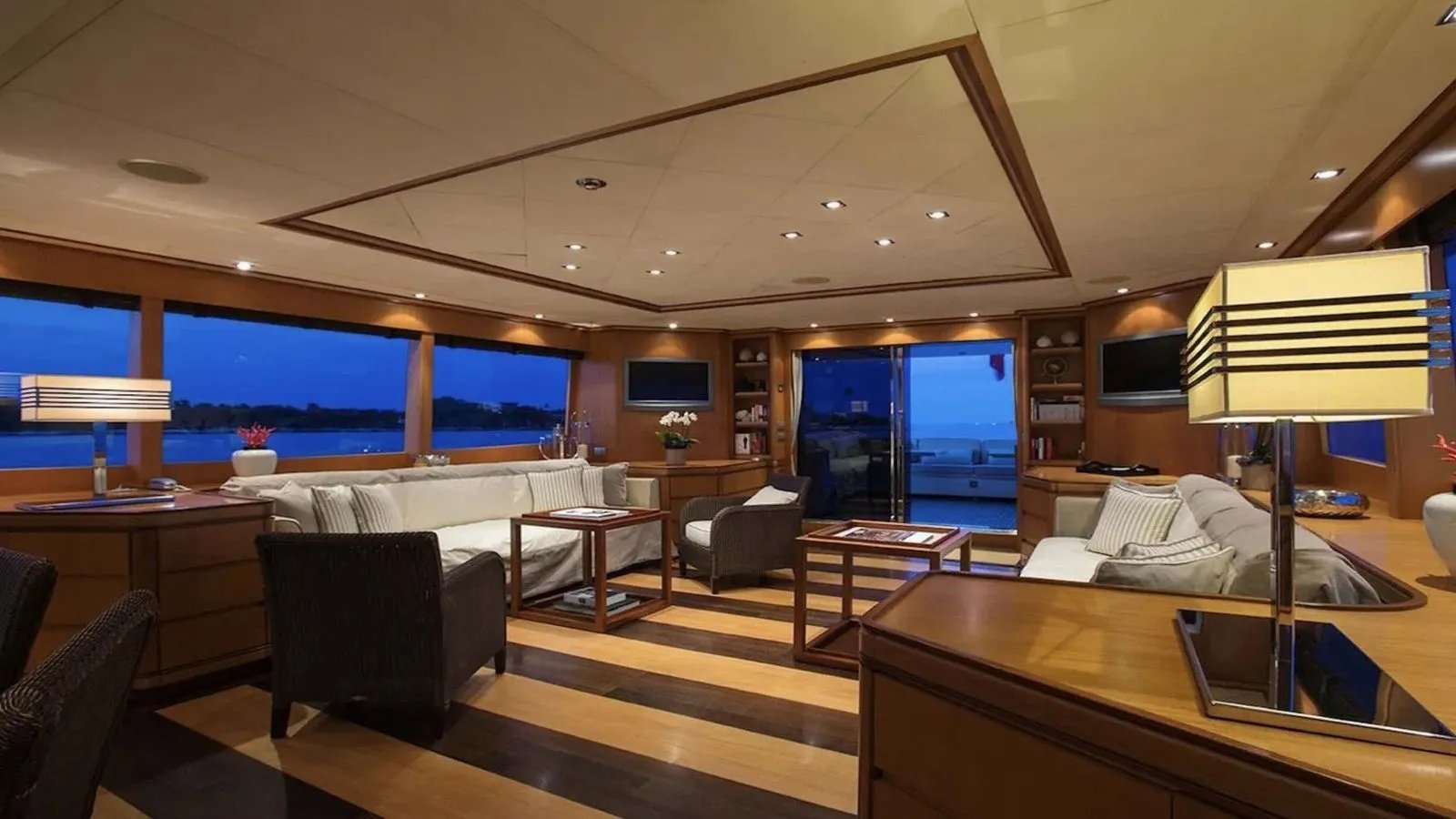 CAPPUCCINO yacht detail photo