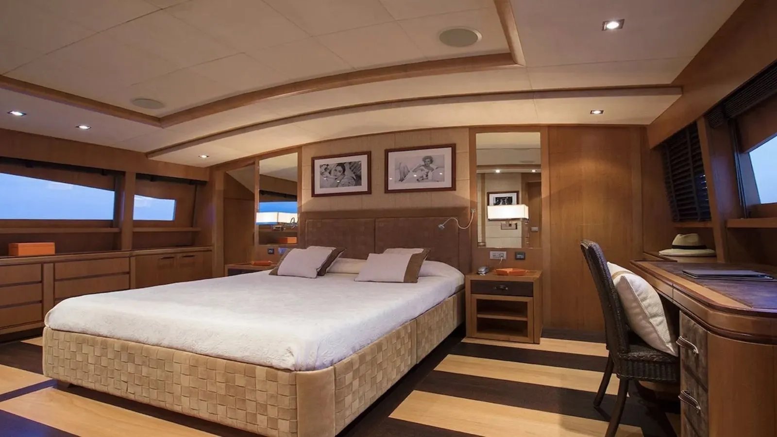 CAPPUCCINO yacht detail photo