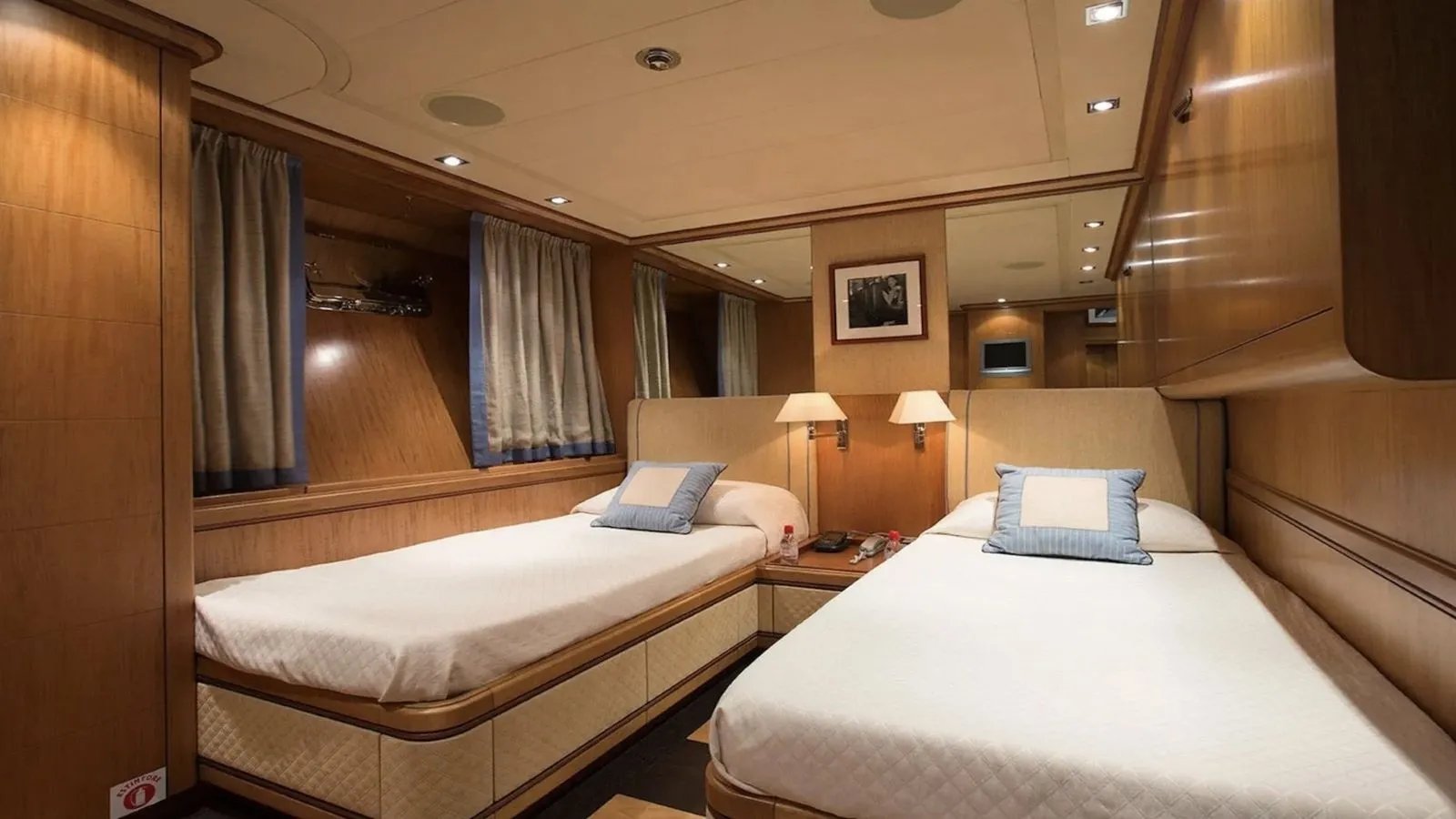 CAPPUCCINO yacht detail photo