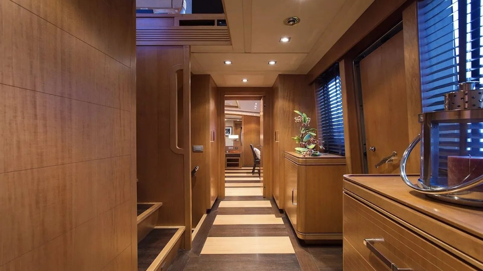 CAPPUCCINO yacht detail photo