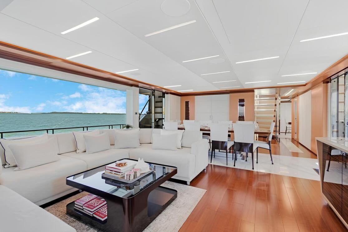 MAKE BIG HAPPEN yacht detail photo