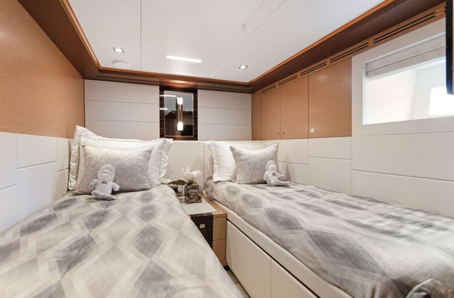 MAKE BIG HAPPEN yacht detail photo