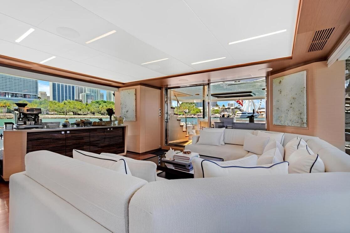 MAKE BIG HAPPEN yacht detail photo
