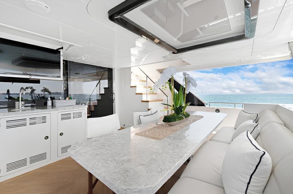 MAKE BIG HAPPEN yacht detail photo