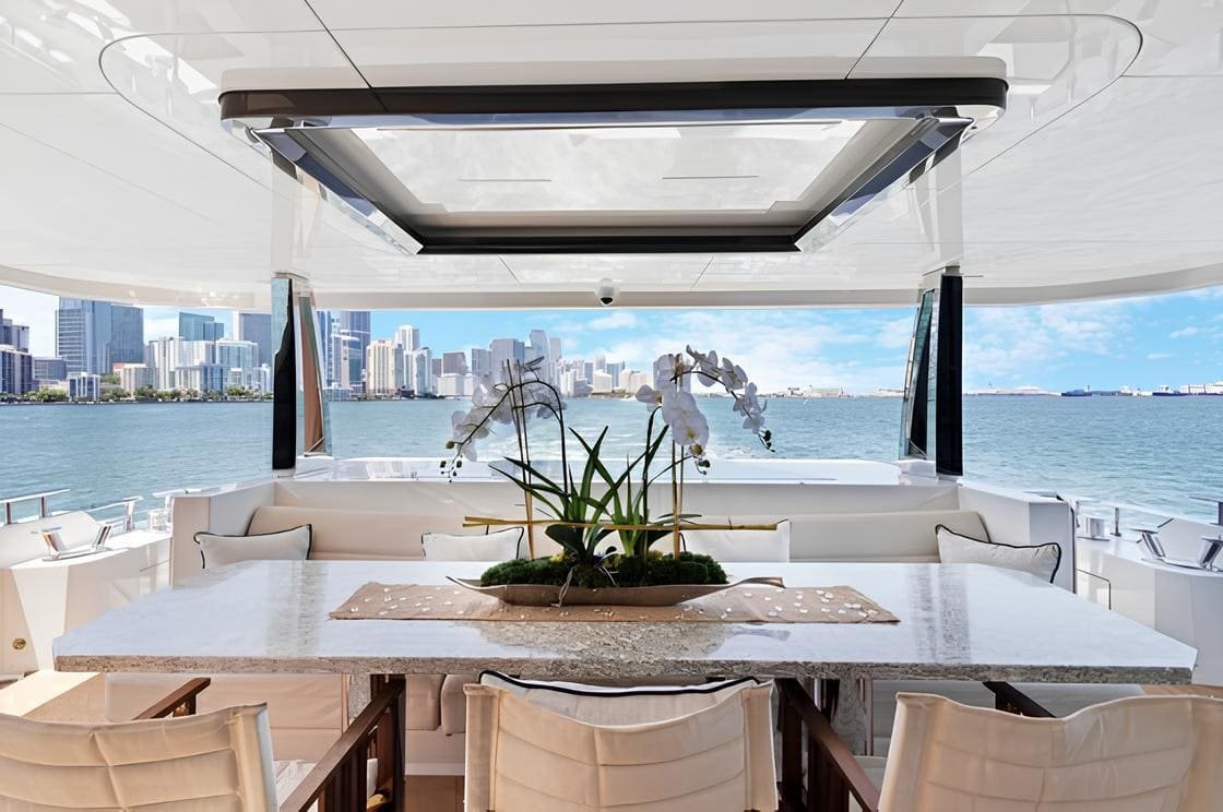 MAKE BIG HAPPEN yacht detail photo