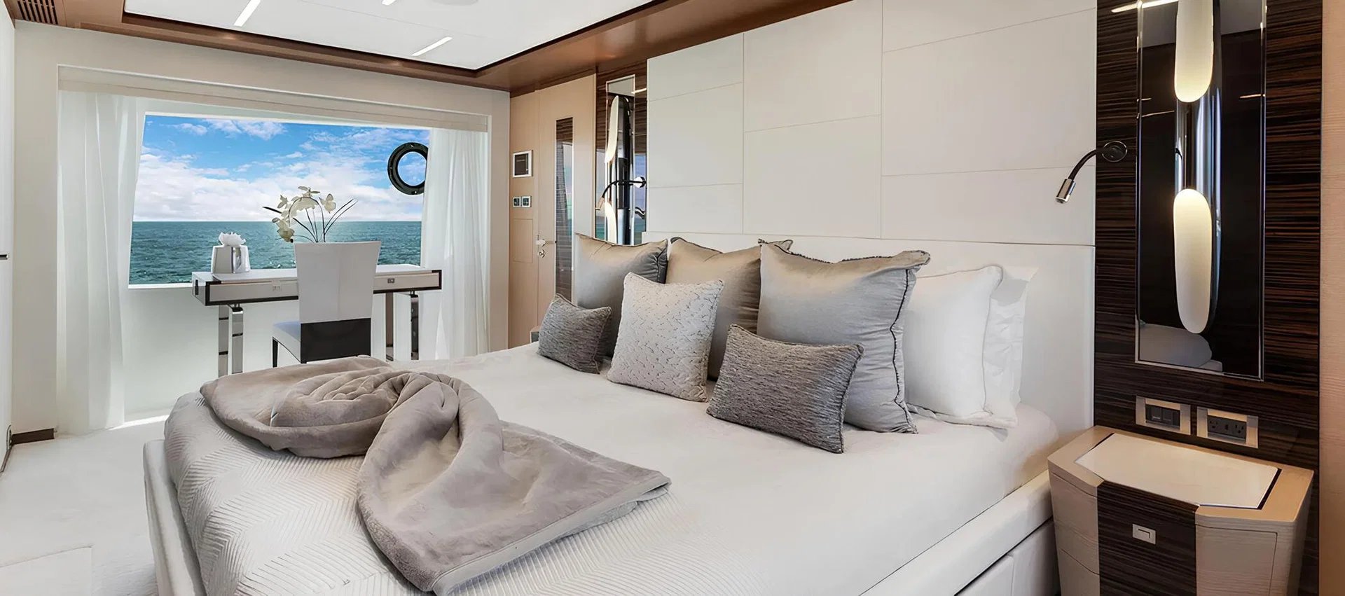MAKE BIG HAPPEN yacht detail photo