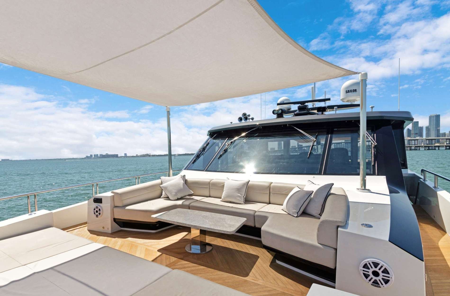 MAKE BIG HAPPEN yacht detail photo