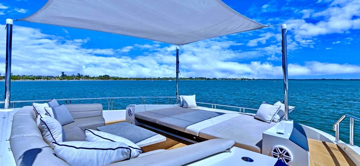 MAKE BIG HAPPEN yacht detail photo