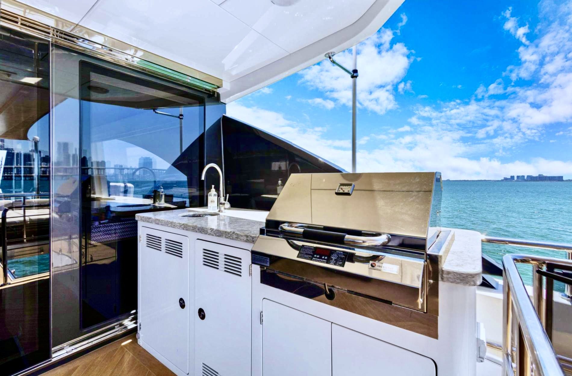 MAKE BIG HAPPEN yacht detail photo