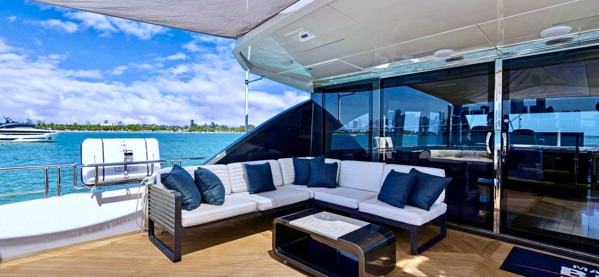 MAKE BIG HAPPEN yacht detail photo