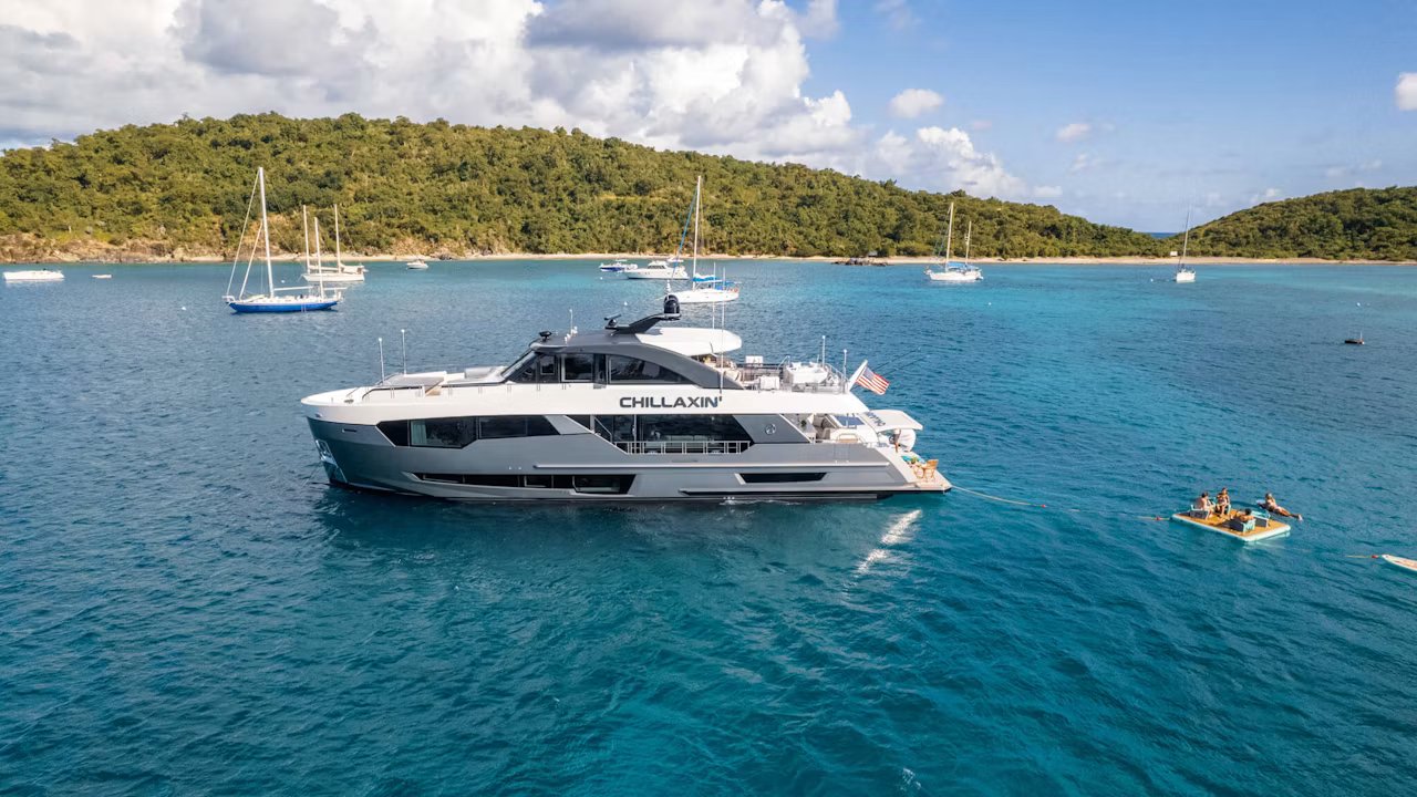CHILLAXIN yacht exterior profile