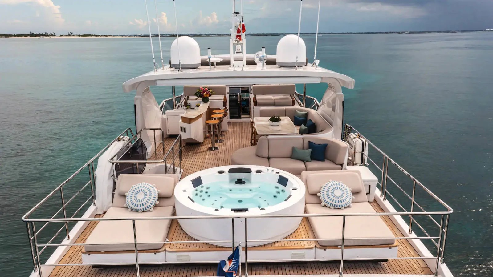 MAREA LA NAUTICA sundeck lounge