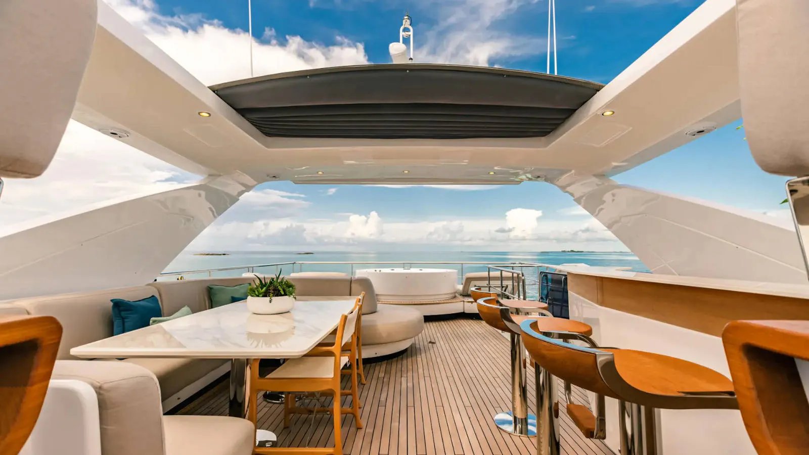 MAREA LA NAUTICA beach club