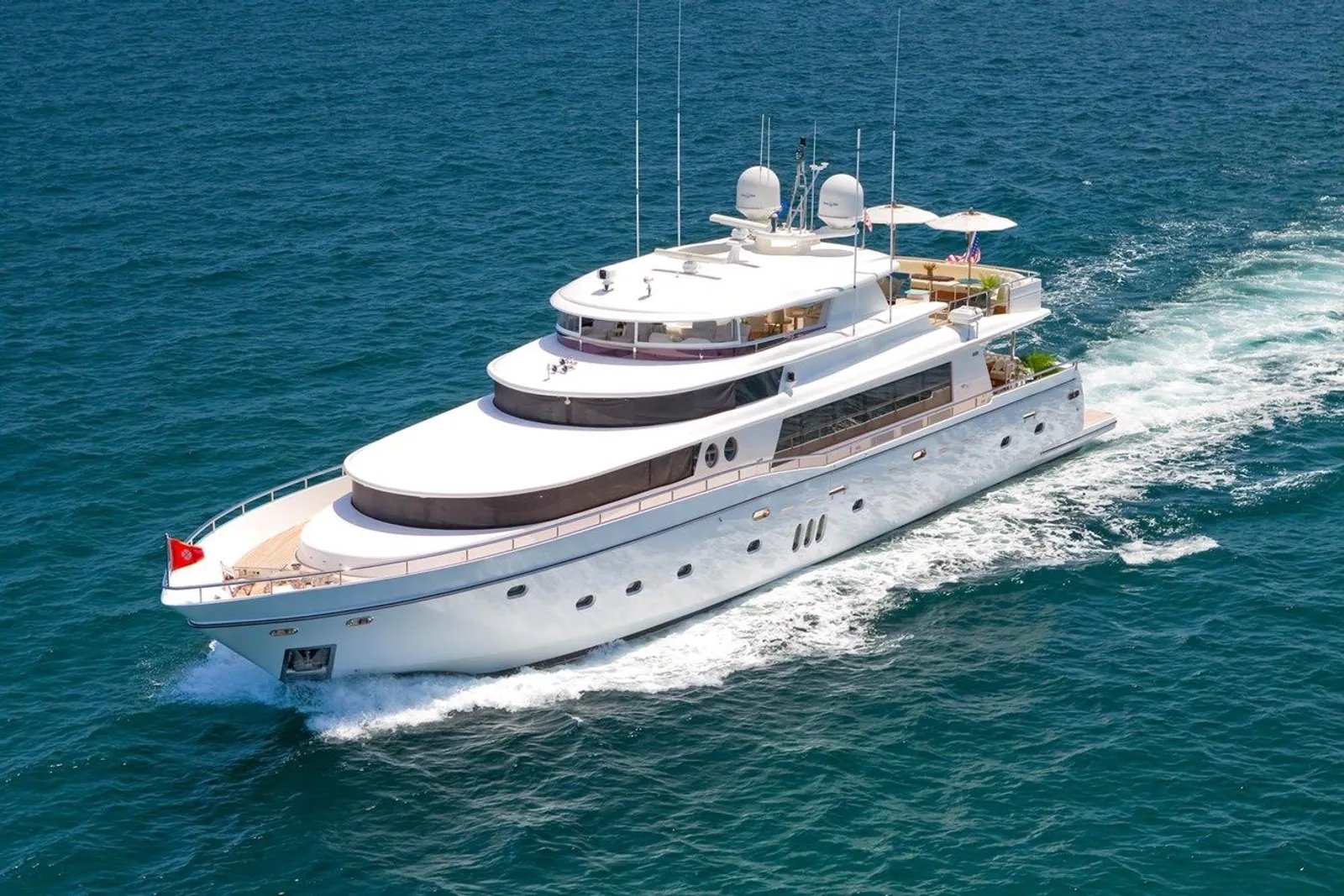 INCEPTION yacht exterior profile