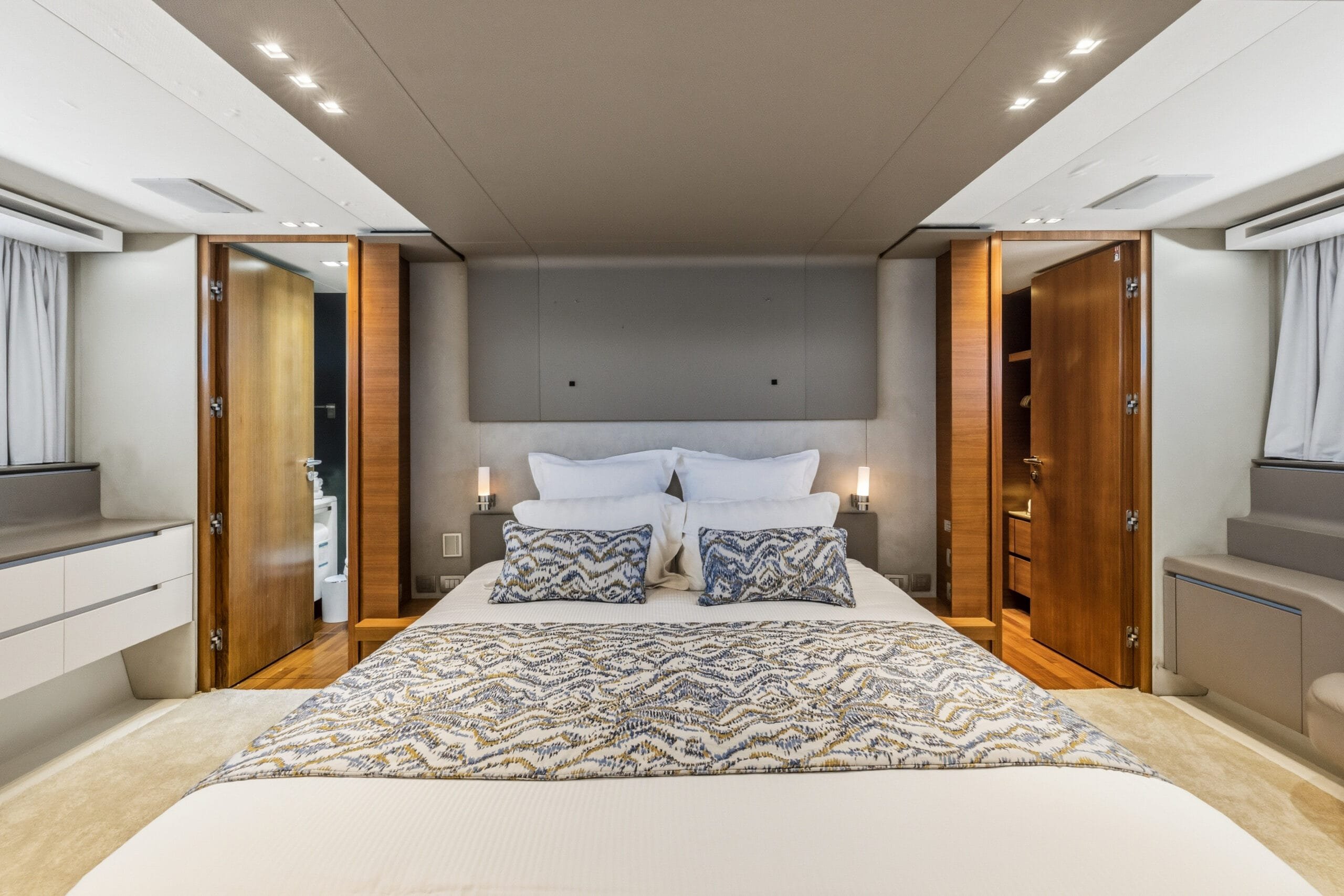 RIVIERA SUN yacht detail photo