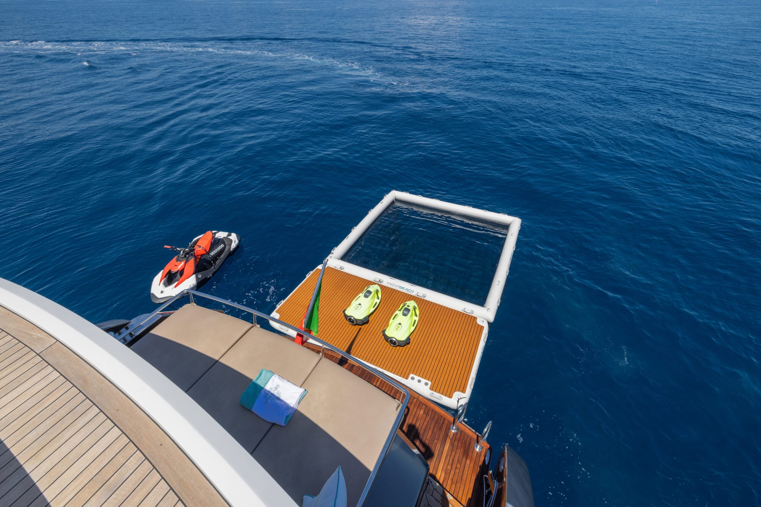 RIVIERA SUN yacht detail photo