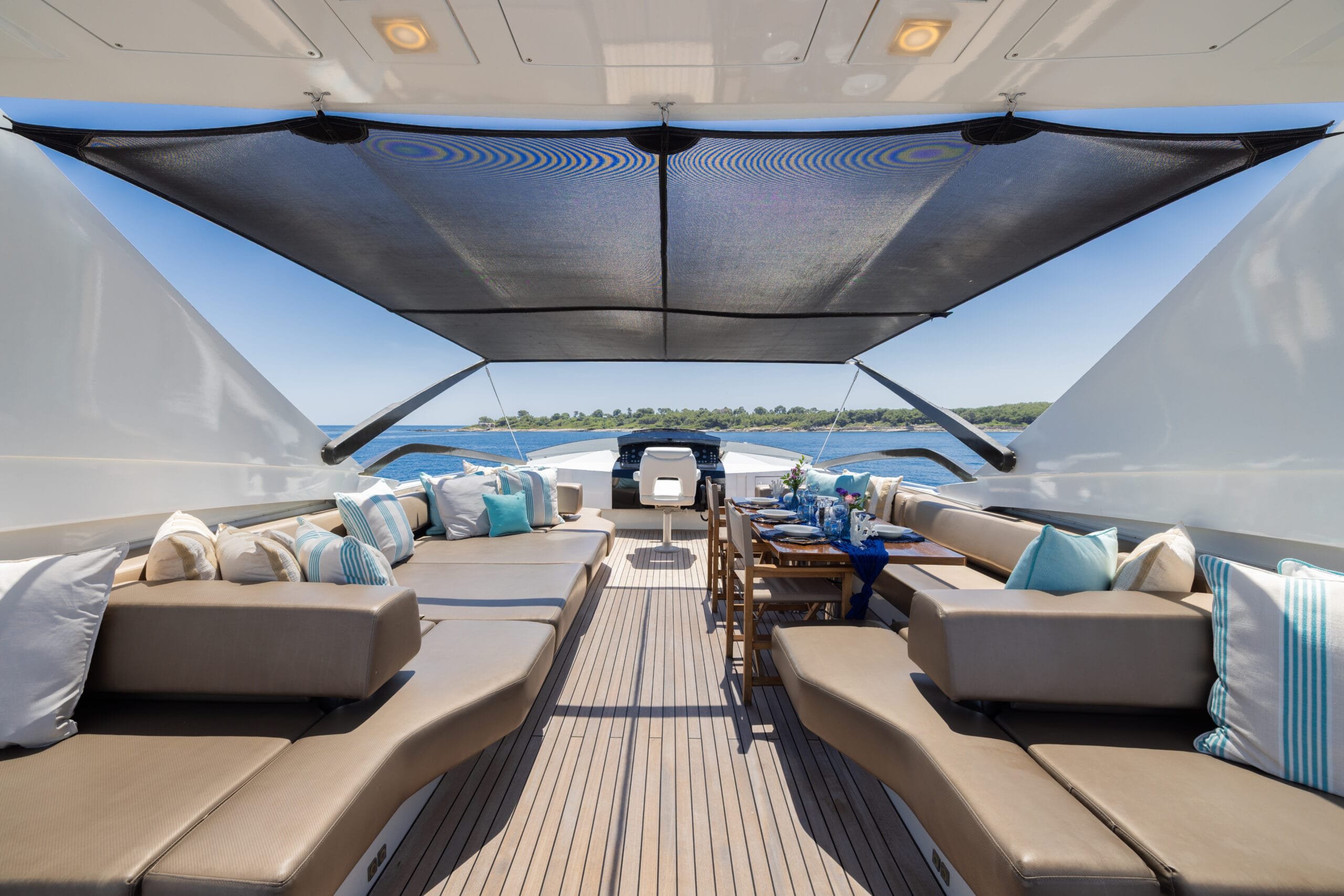 RIVIERA SUN yacht detail photo