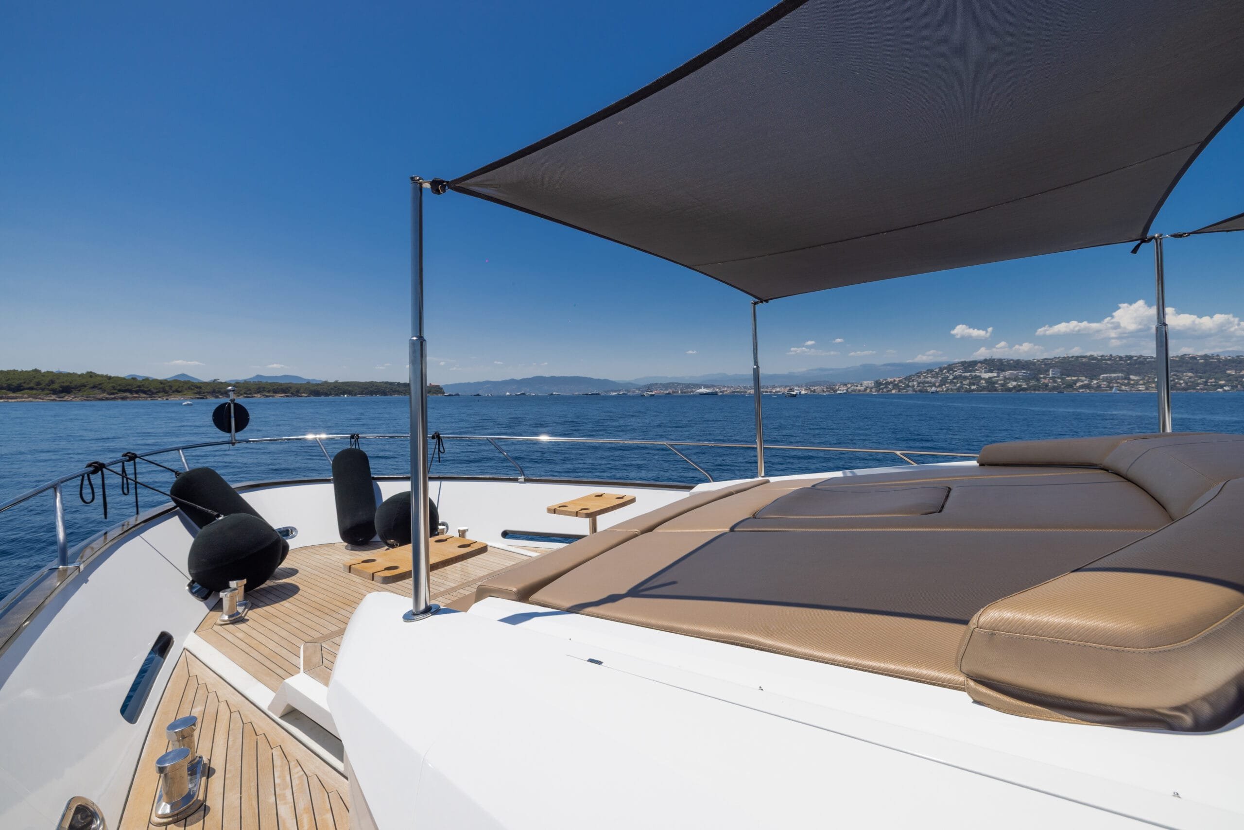 RIVIERA SUN yacht detail photo
