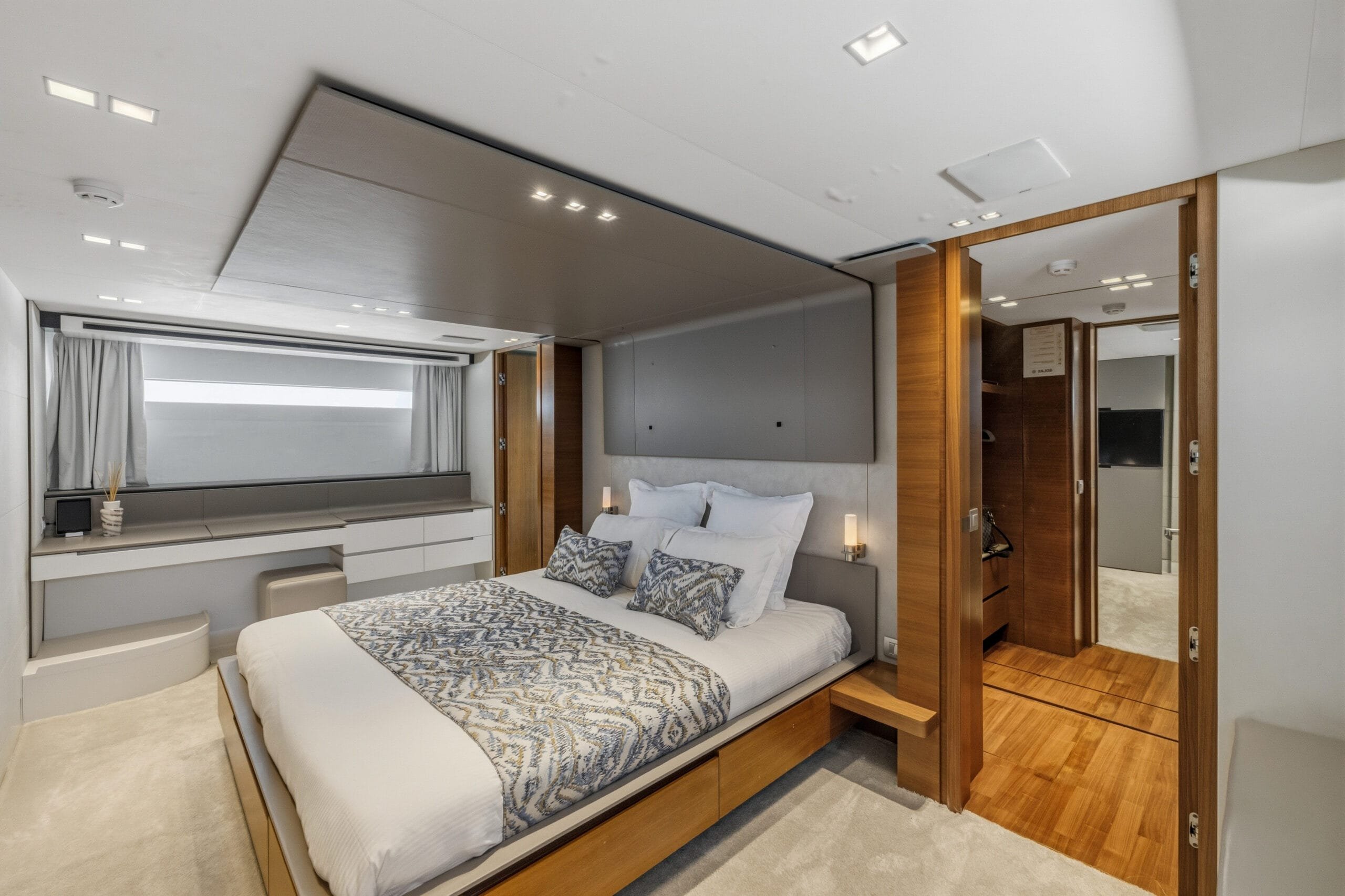 RIVIERA SUN yacht detail photo