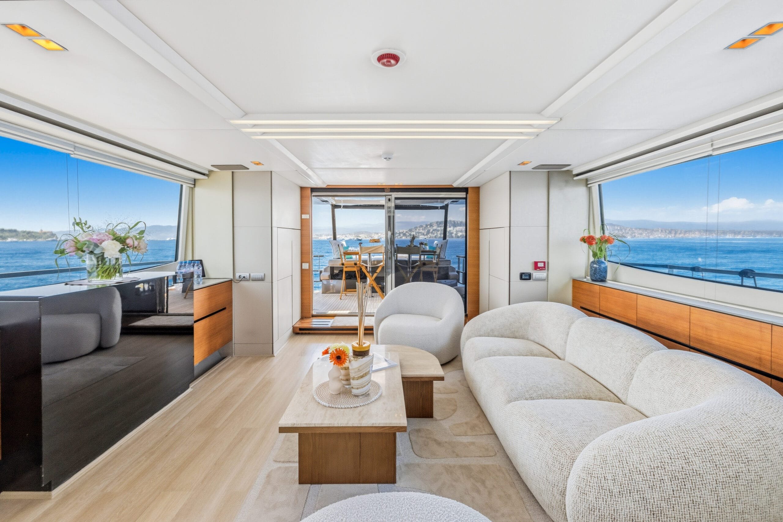 RIVIERA SUN yacht detail photo