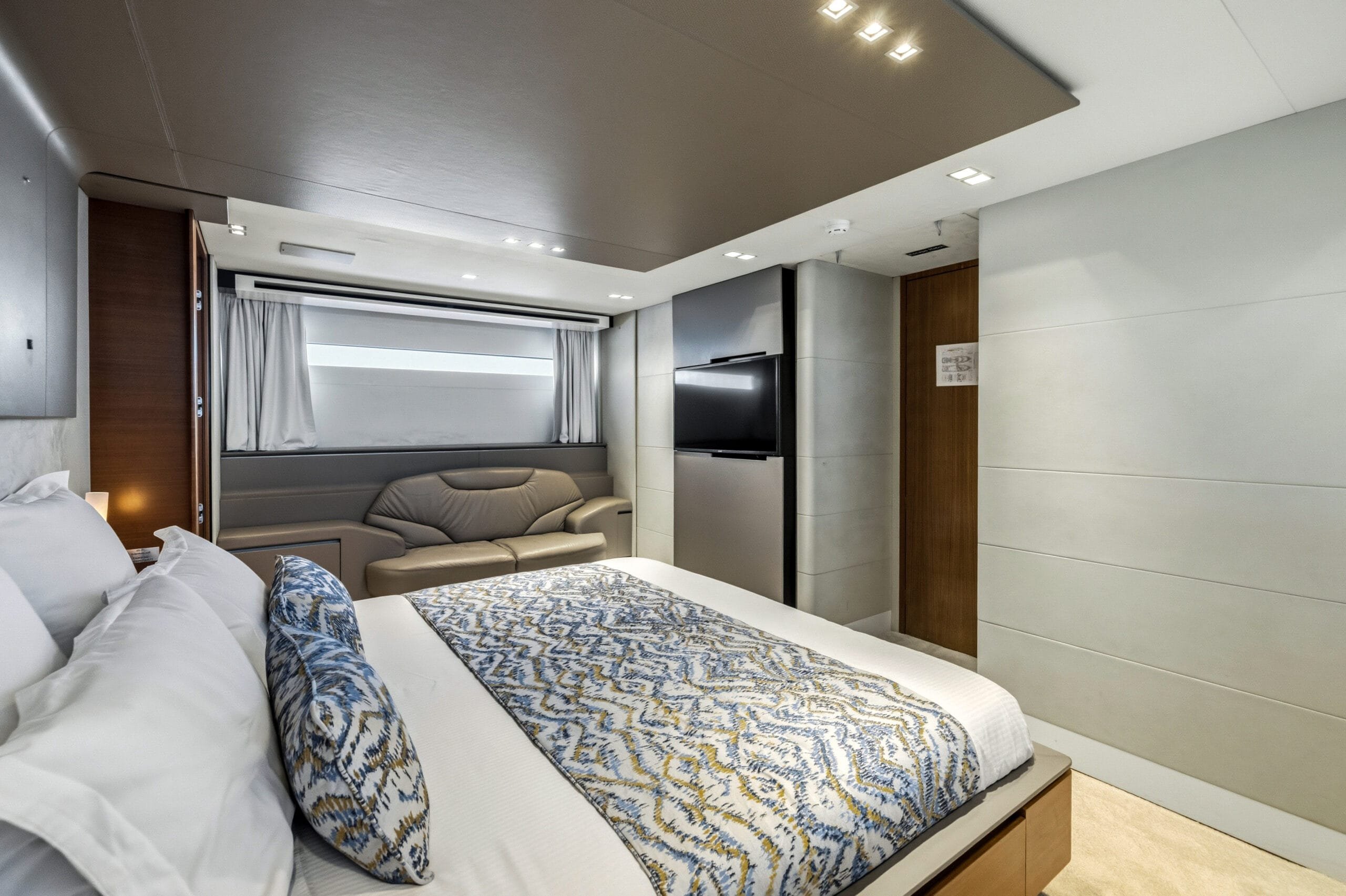 RIVIERA SUN yacht detail photo